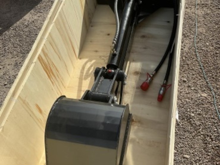 2025-m-drg-mini-skid-steer-digging-arm-image-4