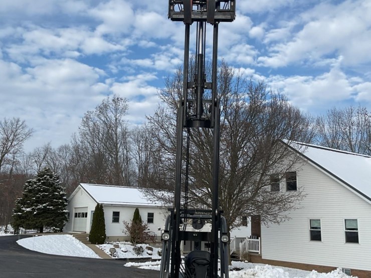 (inv.51000)-2016-toyota-8fdu18-diesel-forklift,-567-hours,-4000-cap,-3-stage-mast,-fork-positioner-image-9