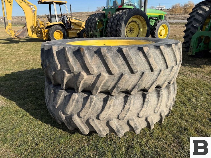 2011-john-deere-8310r-image-86