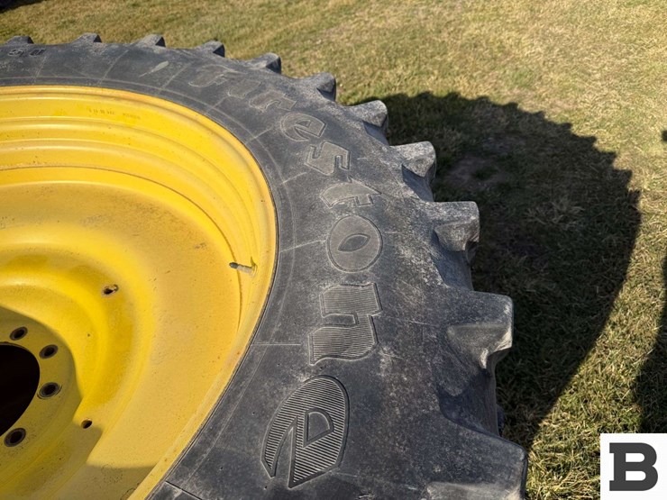 2011-john-deere-8310r-image-89