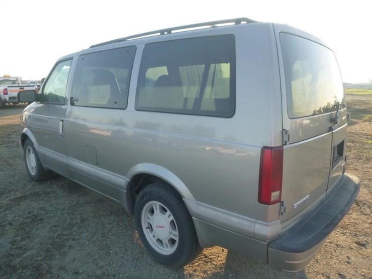 2004-gmc-safari-image-4
