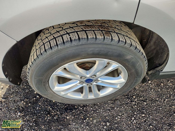 2017-ford-edge-sel-image-11