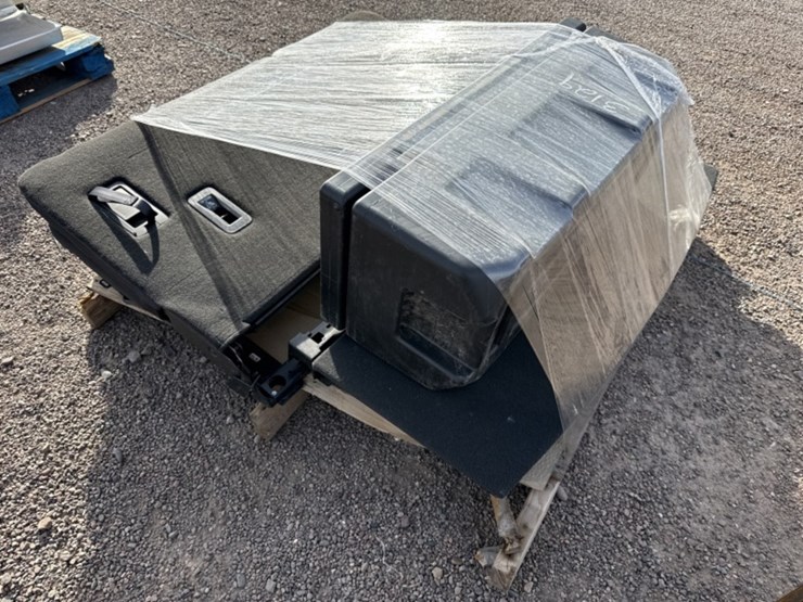 pallet-w/-plastic-tool-box-&-vehicle-seats-image-4