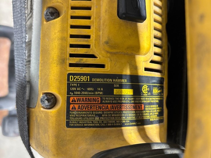 dewalt-d25901-demolition-hammer-image-4