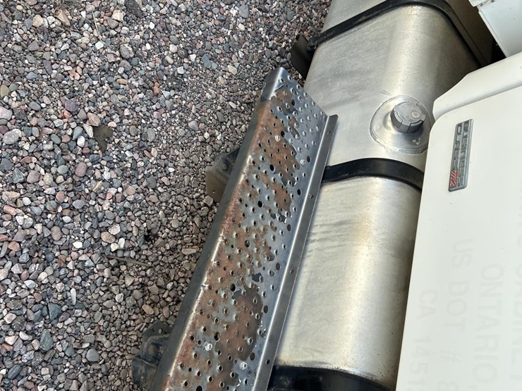 2007-freightliner-business-class-m2-106-image-8