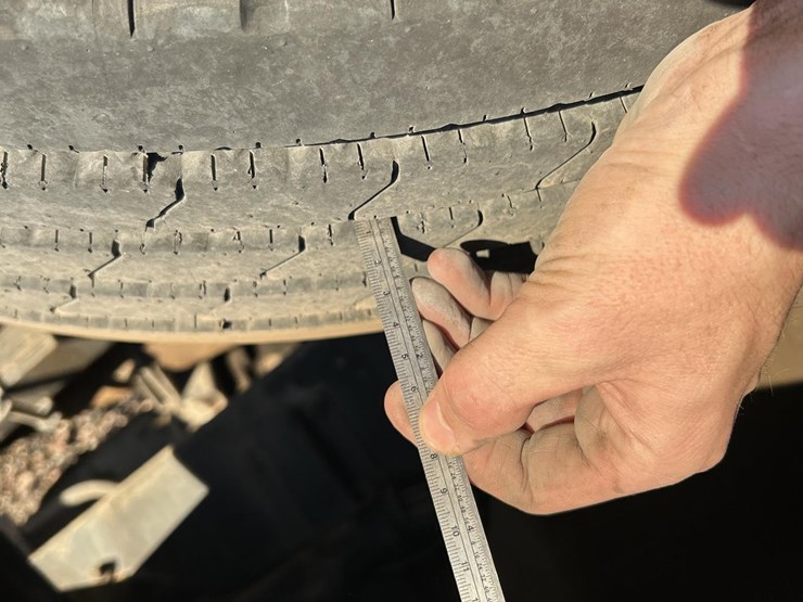 2016-volvo-f613-image-31