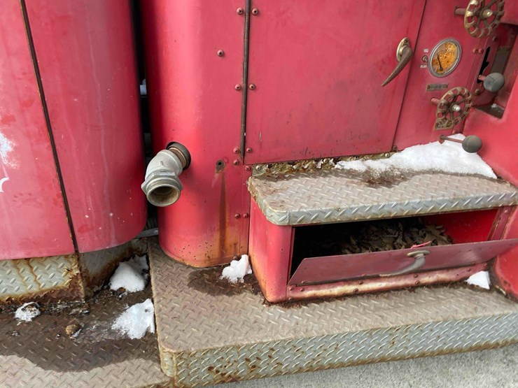 1949-ford-f7-firetruck-image-25