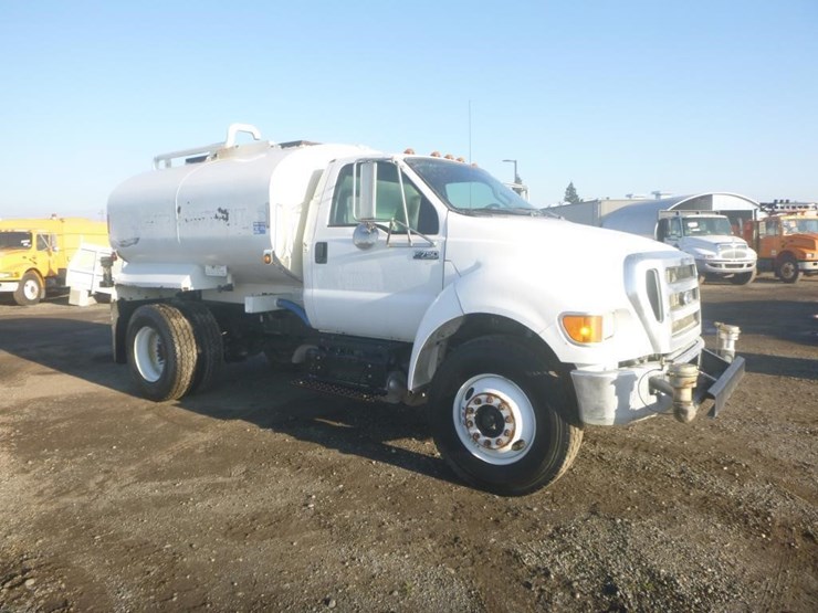 2015-ford-f750-image-2