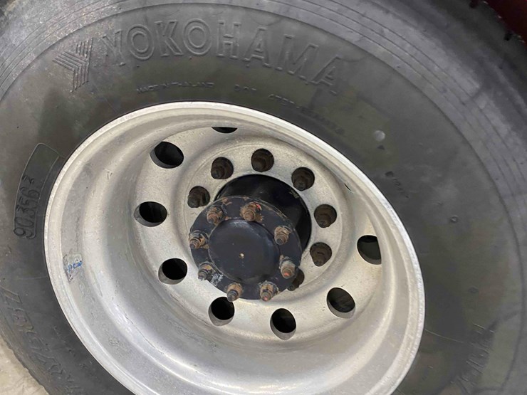 2014-peterbilt-365-image-100