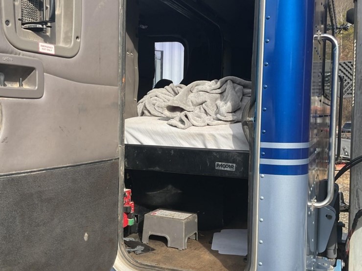 1996-peterbilt-378-image-18