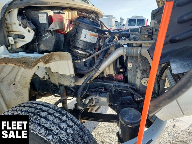 2008-freightliner-m2-106-image-15