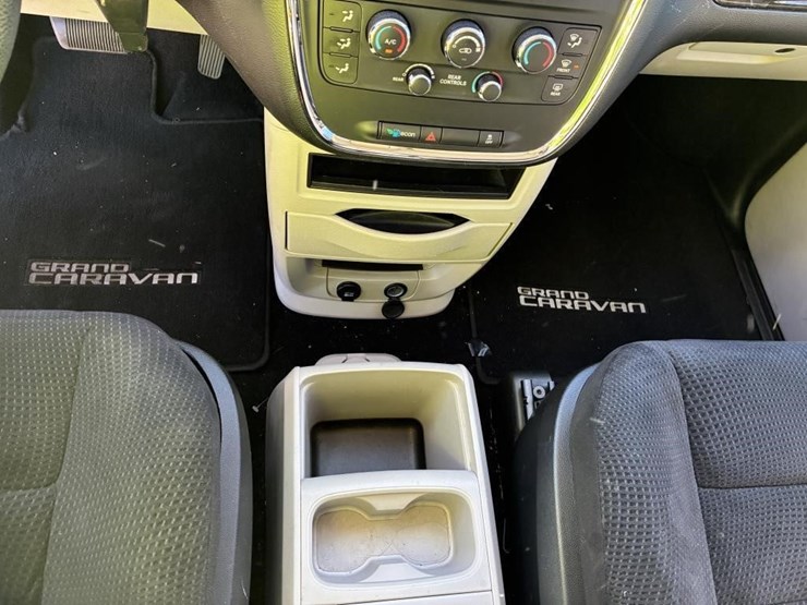 2014-dodge-grand-caravan-image-14