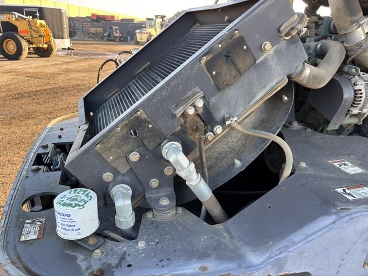 2013-volvo-sd75-image-41