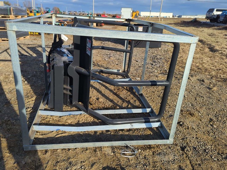 wolverine-skid-steer-bale-squeeze-hydraulic-adjustable-bsh-12-75d-image-4