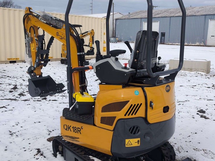 cfg-industrial-mini-excavator---qk18r---yellow-**-throttle-cable-broken-image-3