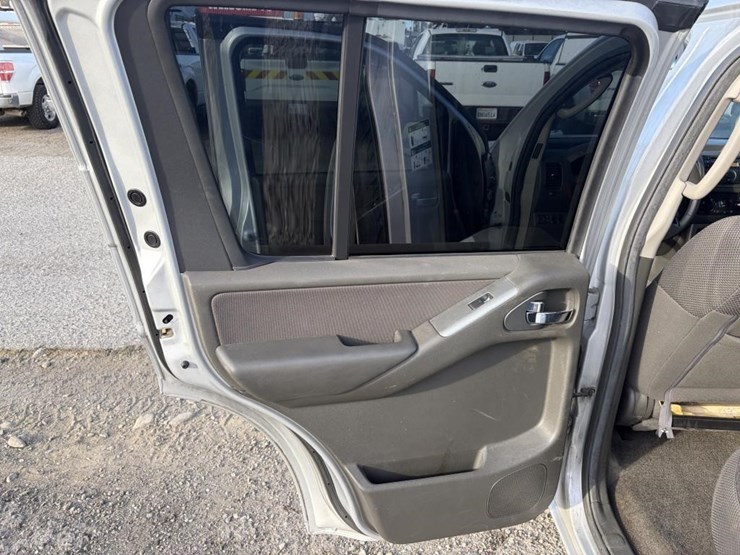 2012-nissan-pathfinder-image-21