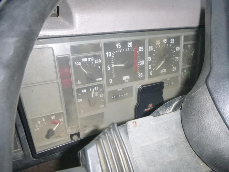 1995-international-4900-image-7