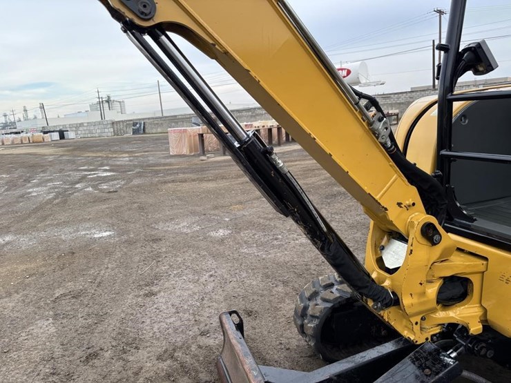 2018-caterpillar-303-image-19