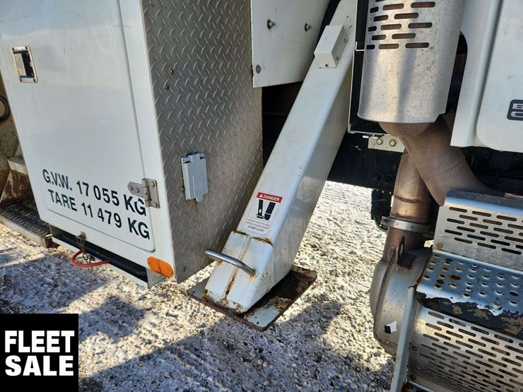 2008-freightliner-m2-106-image-47