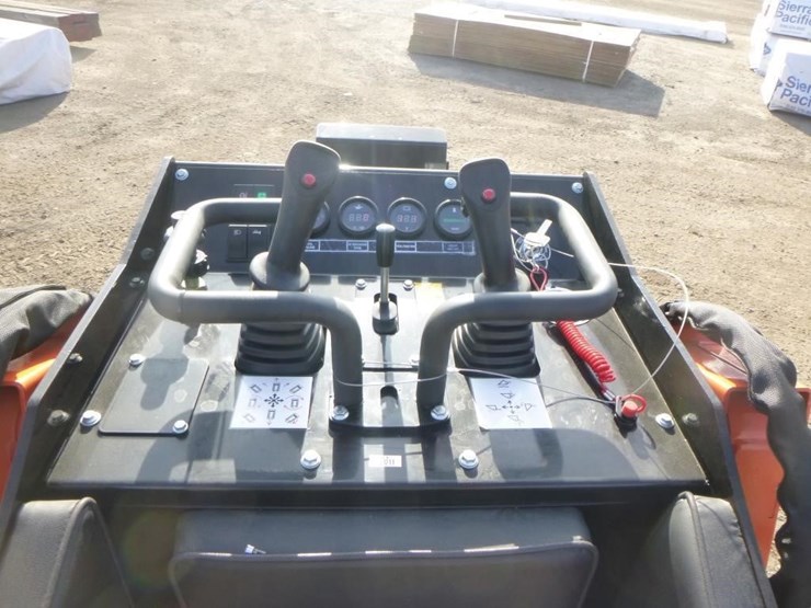 2025-sdlool-v1000-skid-steer-track-loader-image-14