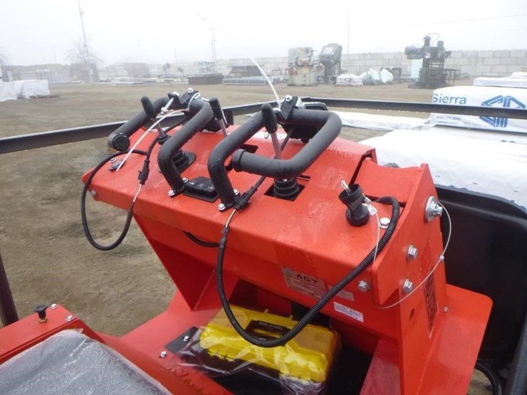 2025-agt-sda-140t-skid-steer-track-loader-image-17