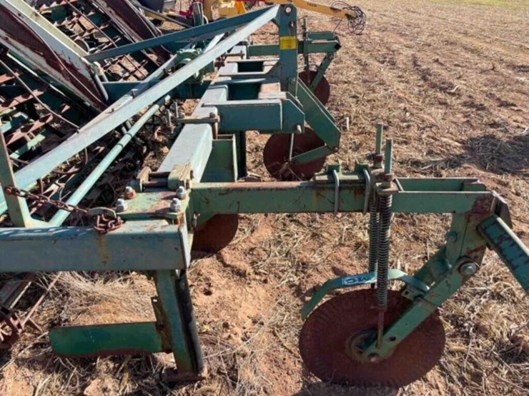 kmc-peanut-digger-image-4