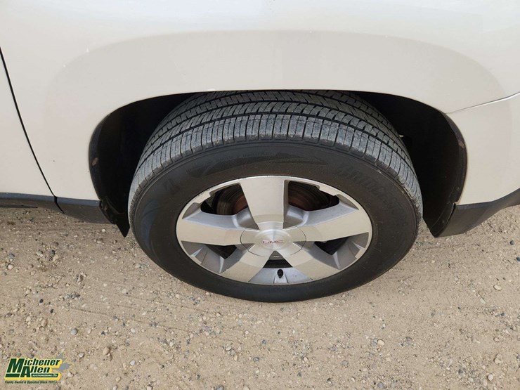 2013-gmc-acadia-slt-image-10