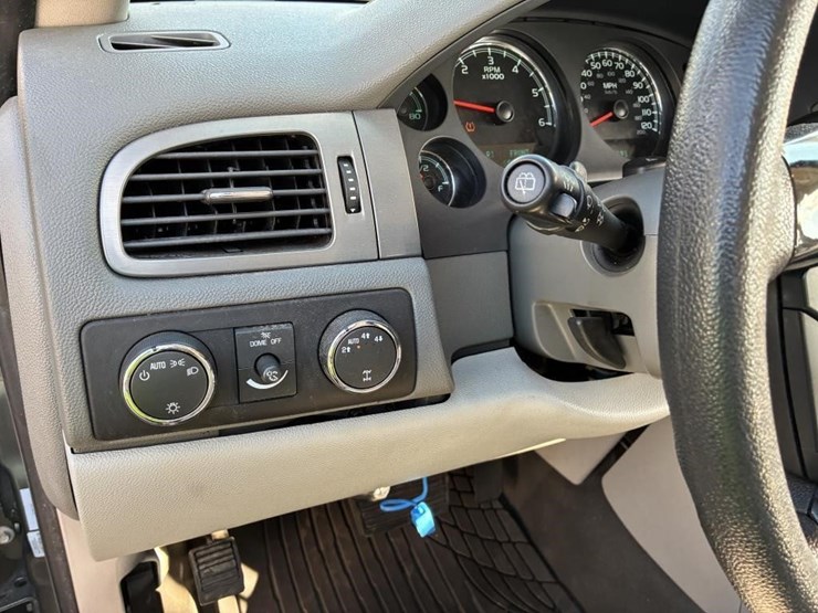 2008-chevrolet-tahoe-image-8