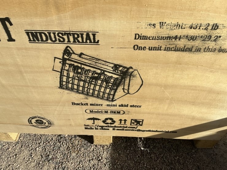 2025-agt-m-bkm-mini-skid-steer-mixer-bucket-image-3