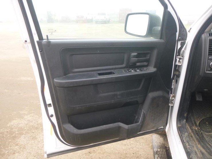 2014-dodge-1500-image-17