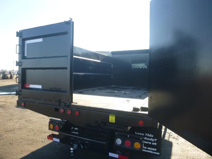 2018-isuzu-nqr-image-6