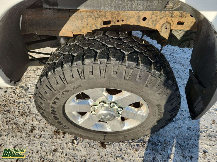 2014-ram-2500-slt-image-13