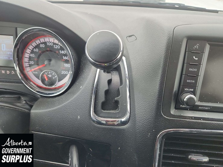 2020-dodge-grand-caravan-sxt-image-24