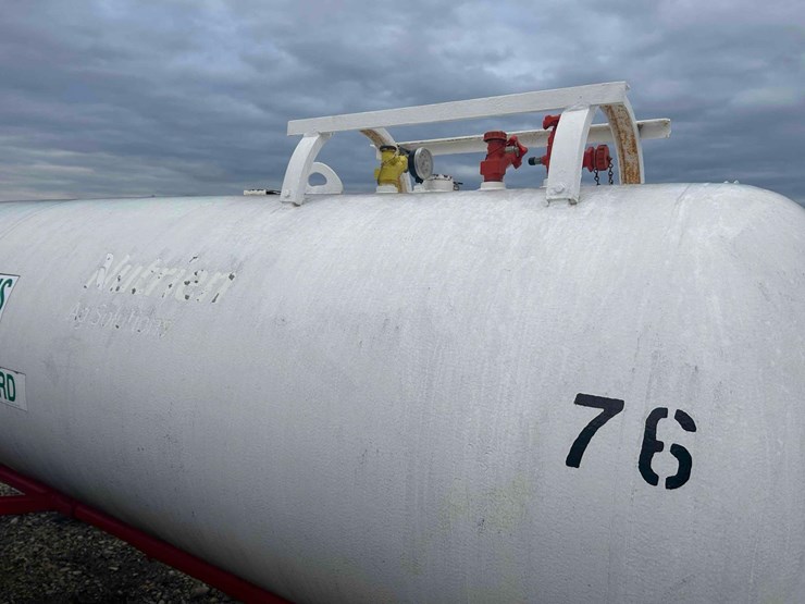 1000-gal.-nh3-tank-on-gear-#76-image-4