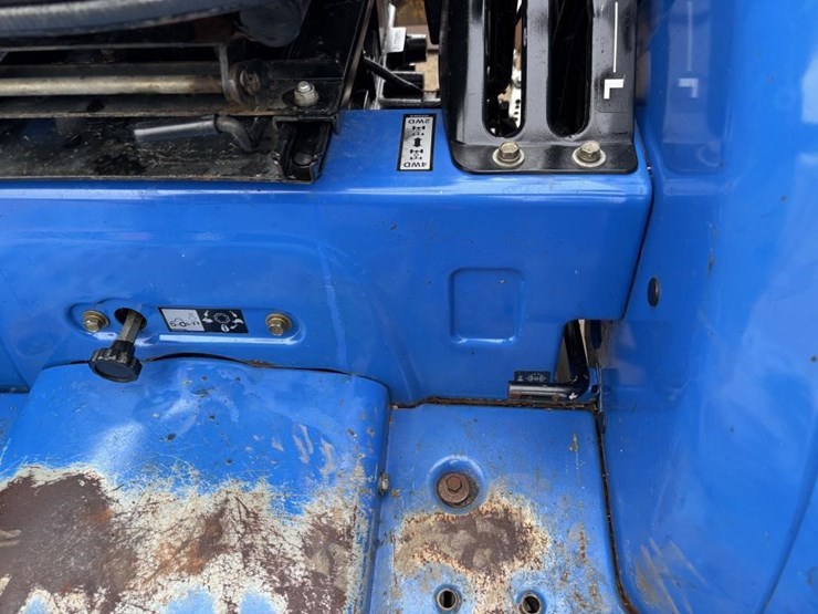 2017-new-holland-workmaster-40-image-39