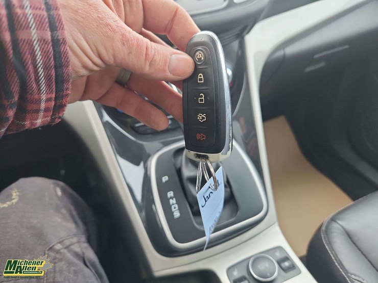 2013-ford-escape-sel-image-26