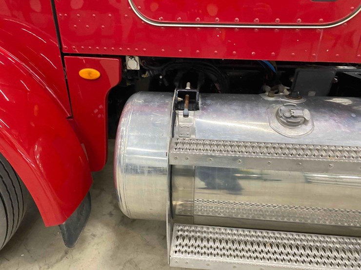 2014-peterbilt-365-image-51