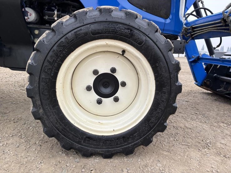 2017-new-holland-workmaster-40-image-23