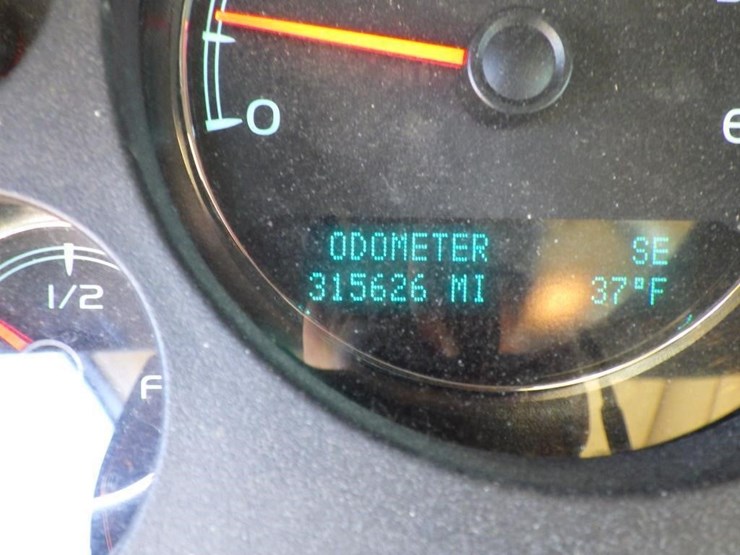 2014-chevrolet-tahoe-image-13