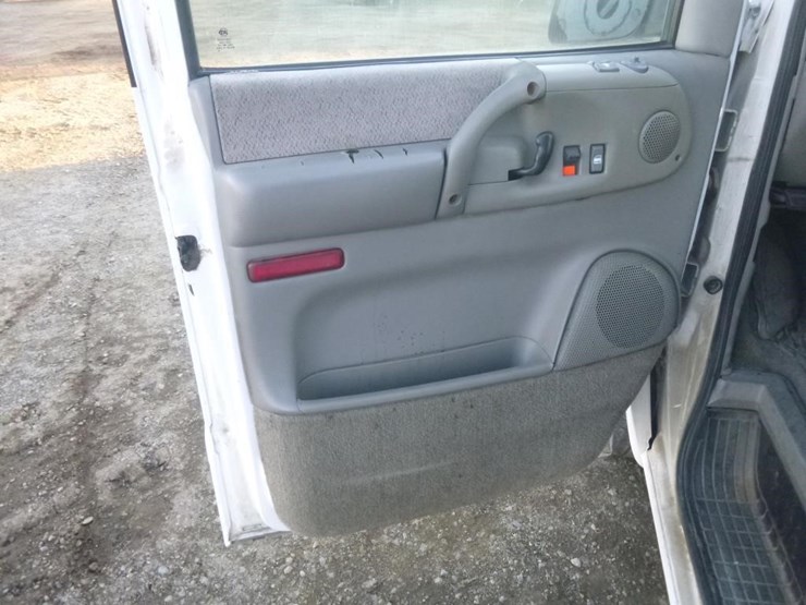 2000-chevrolet-astro-image-18