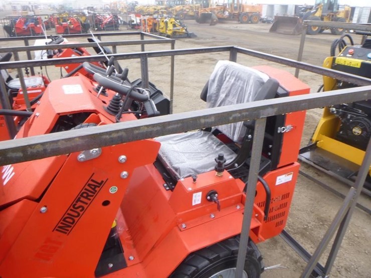 2025-agt-sda140w-skid-steer-loader-image-12