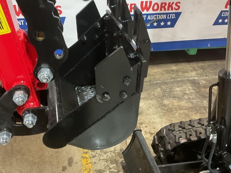 (inv.50009)-new-unused-miva-va13-mini-excavator,-13.5-gas-engine,-manual-thumb,-15"-bucket,-blade-image-9