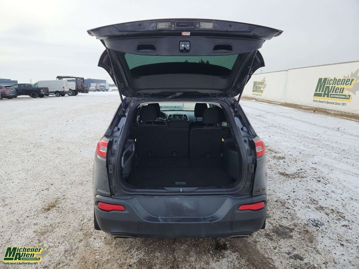 2016-jeep-cherokee-image-16