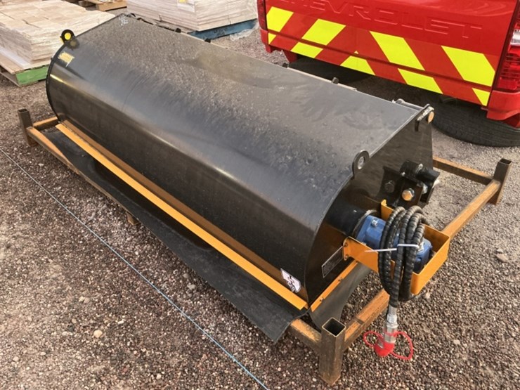 2025-giyi-bs72-box-broom-for-skid-steer-image-2