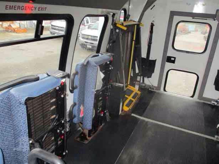 2013-ford-e450-image-15