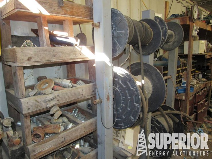 (1-231)-8'-x-8'-x-40'-shipping-container,-w/-fluo...-image-6