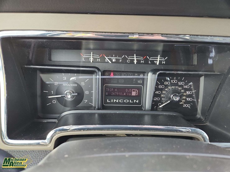 2013-lincoln-navigator-image-22