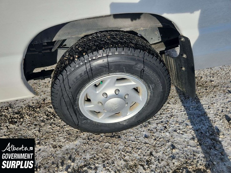 2014-ford-cargo-image-11