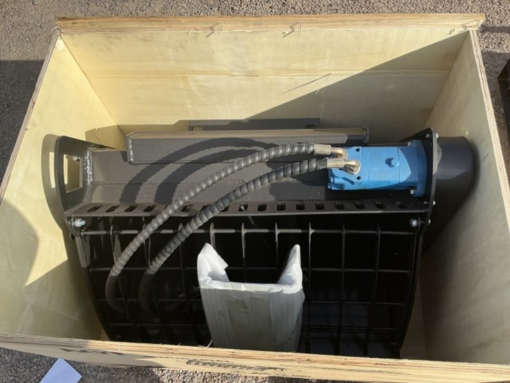 2025-agt-m-bkm-mini-skid-steer-mixer-bucket-image-4