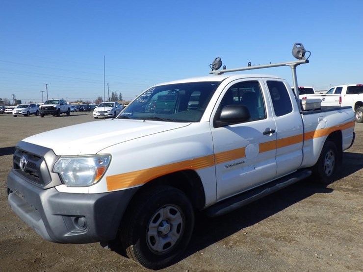 2013-toyota-tacoma-image-1